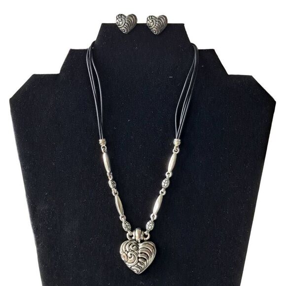 Ladies heart Necklace and earring set Nwt - Picture 1 of 9